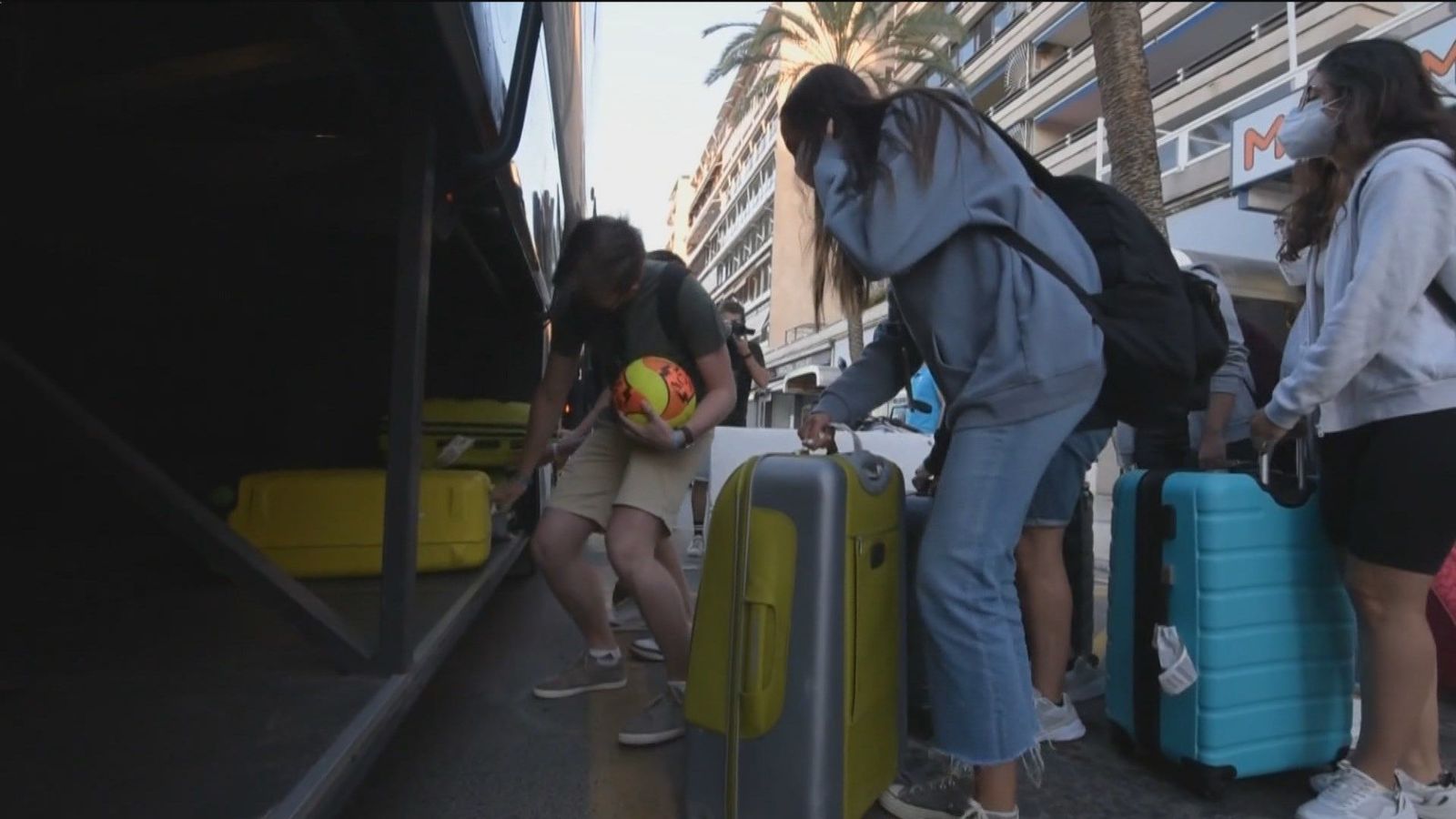 Imputada una directora general del Govern balear por confinar a jóvenes en viajes de estudios
