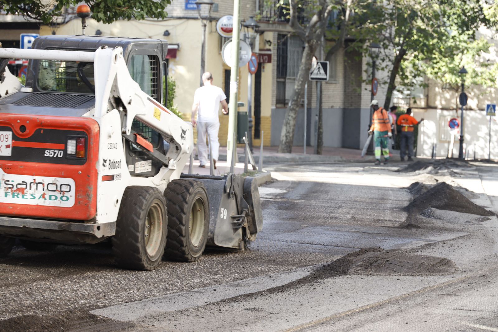 Asfaltado de una calle de Móstoles