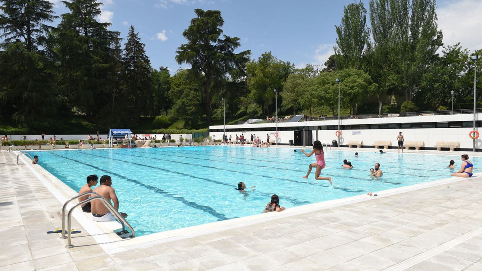 Una piscina pública