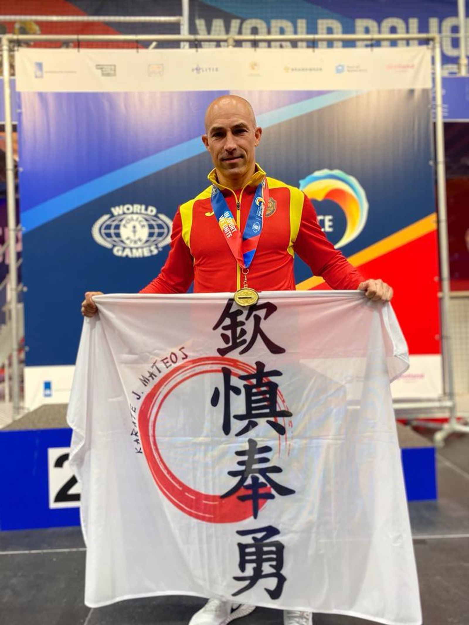 José Mateos, policía municipal de Móstoles y oro en kárate en los Mundiales de Rotterdam