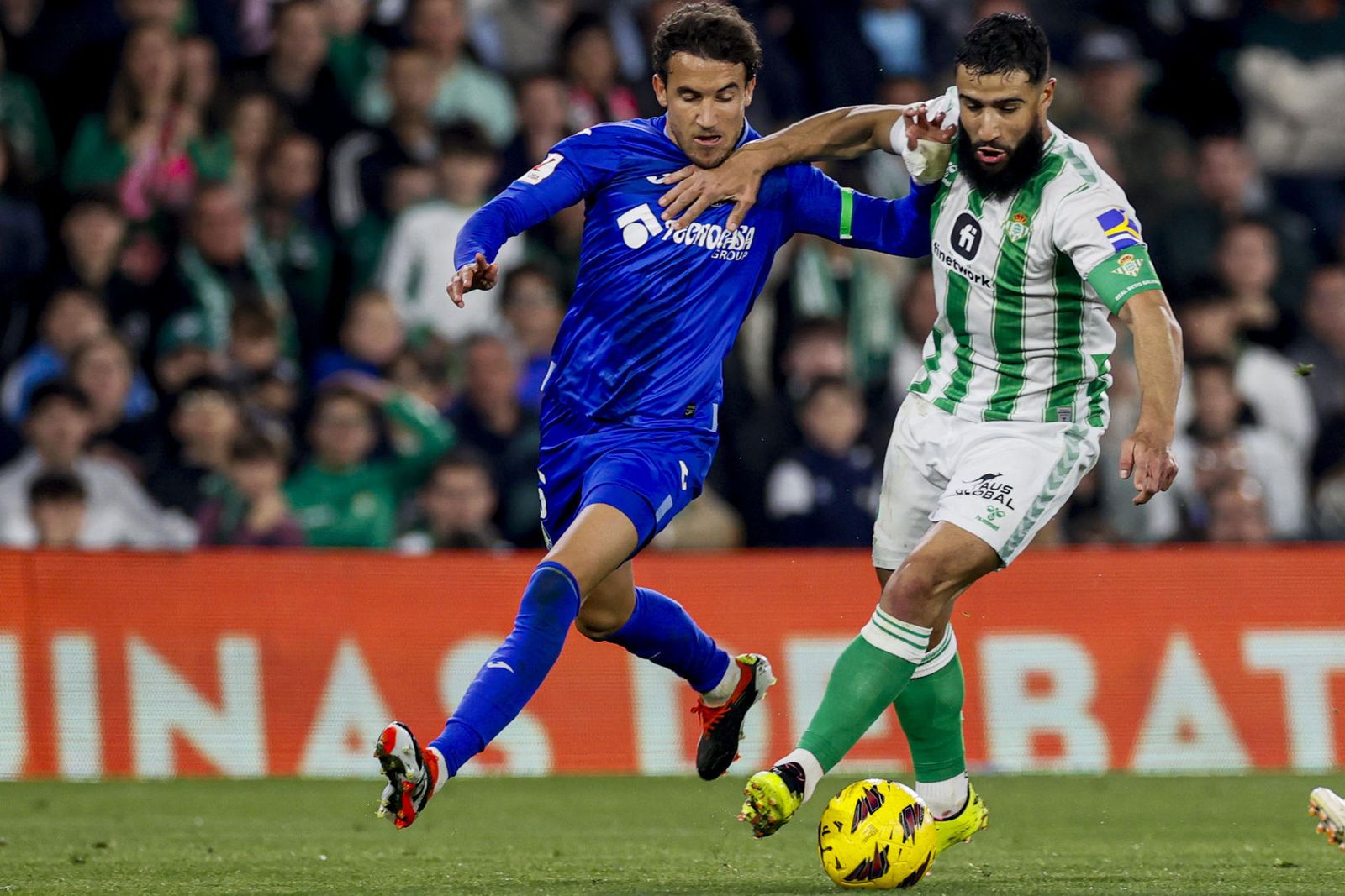 Luis Milla pugna con el bético Fekir