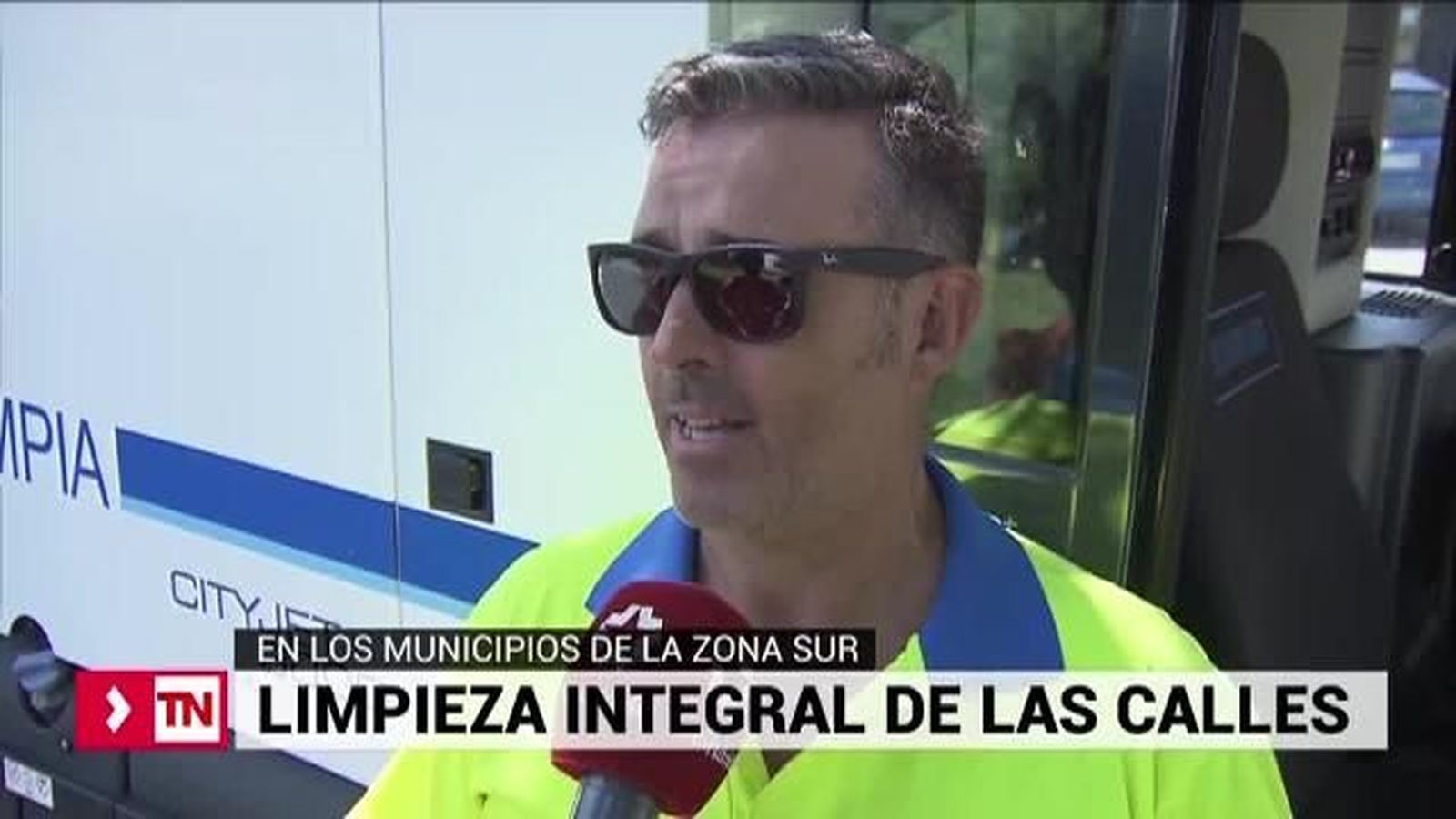 Fuenlabrada limpia sus calles con la llegada del verano