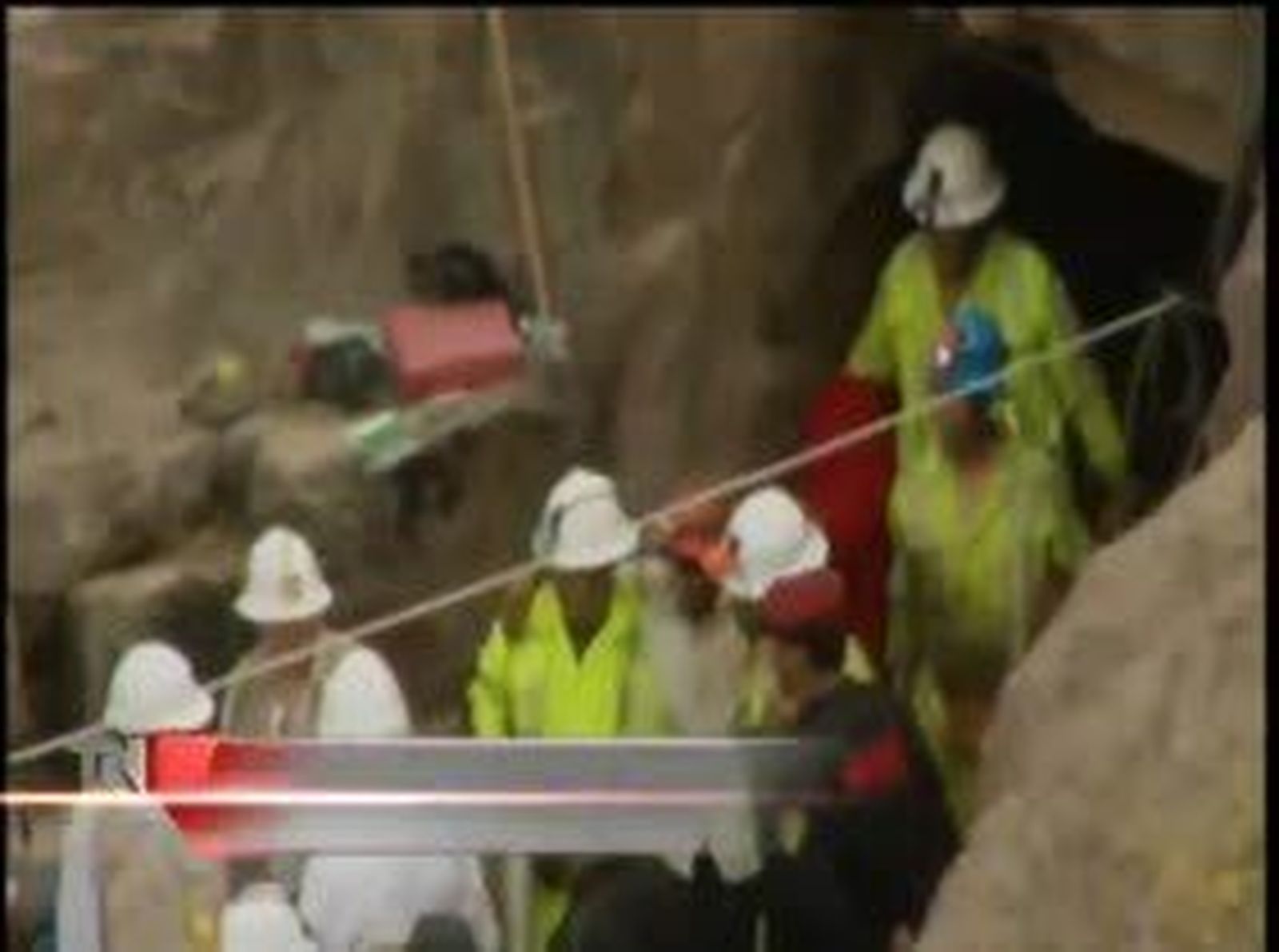 Rescatados los nueve mineros atrapados por un derrumbe en el sur del Perú