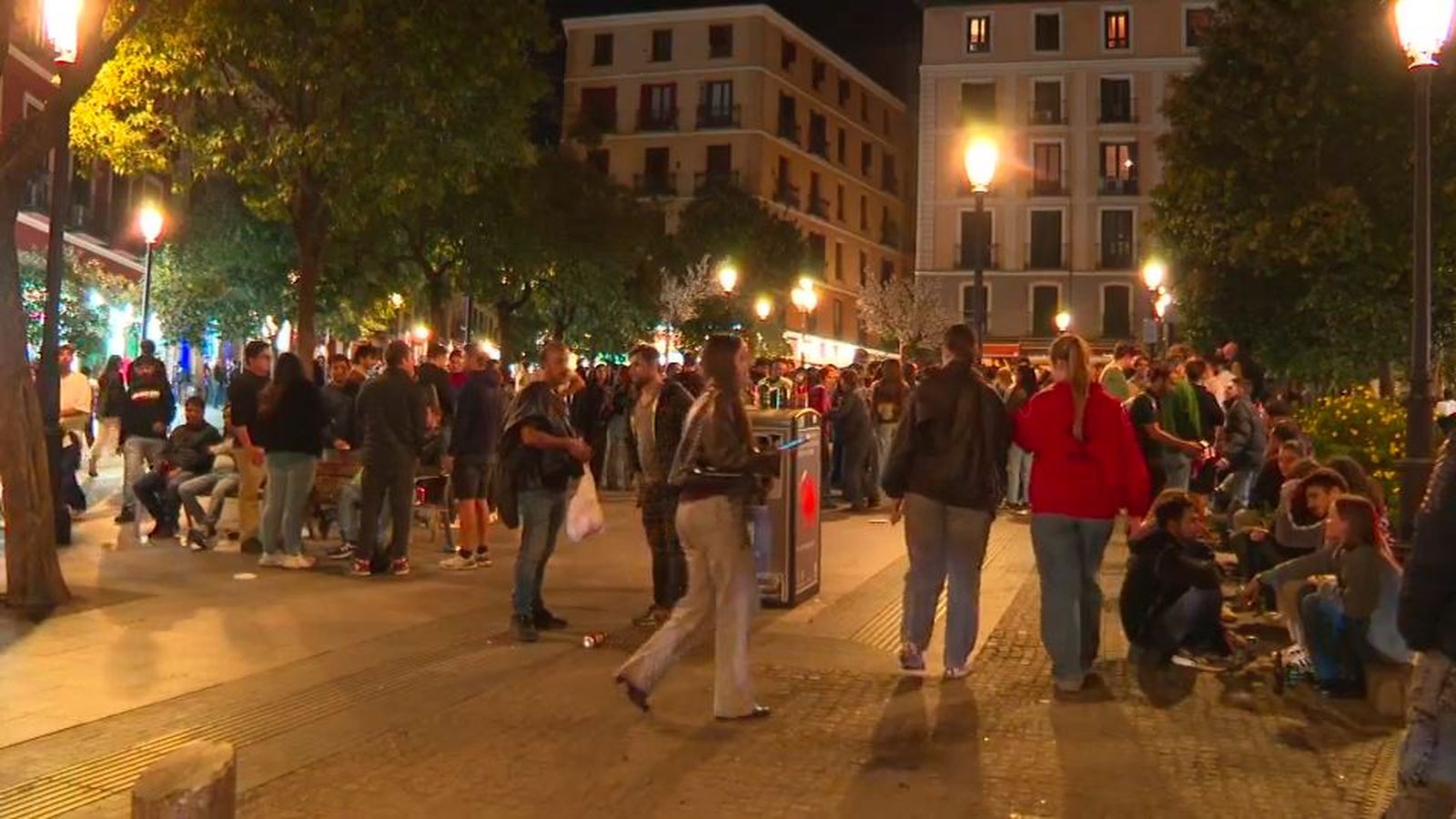 Ruido, basura y desvelo: las secuelas del Tapapiés en el corazón de Lavapiés