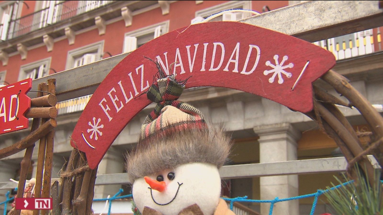 Así es el día a día en el mercadillo de Navidad de la plaza Mayor