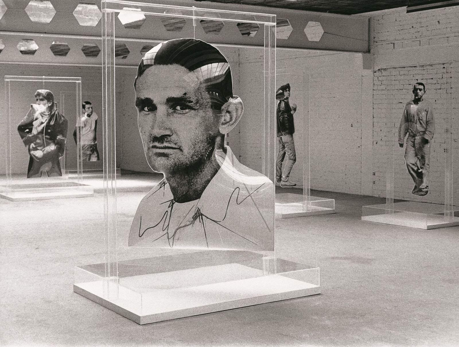 'Los encapsulados' de Darío Villalba cobran vida en una exposición
