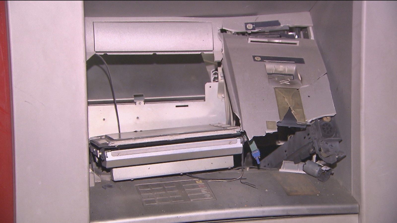 Arrancan un cajero automático en un centro comercial de San Fernando de Henares