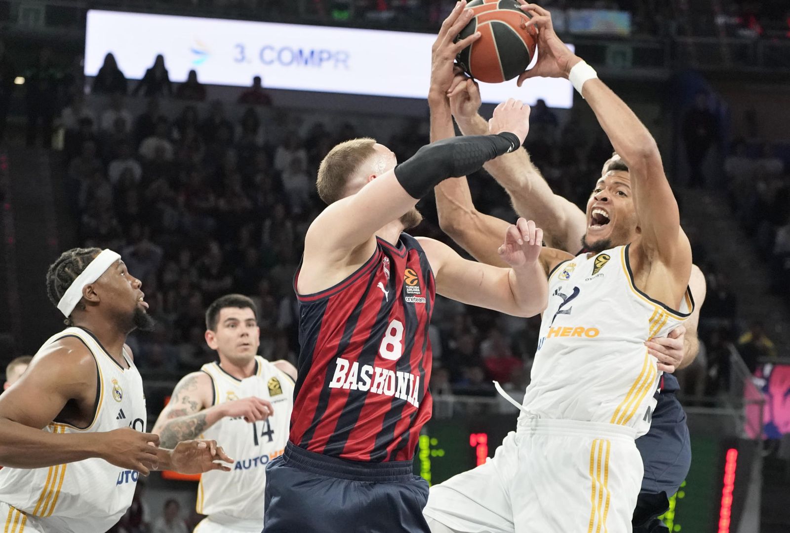 Tavares ante el Baskonia
