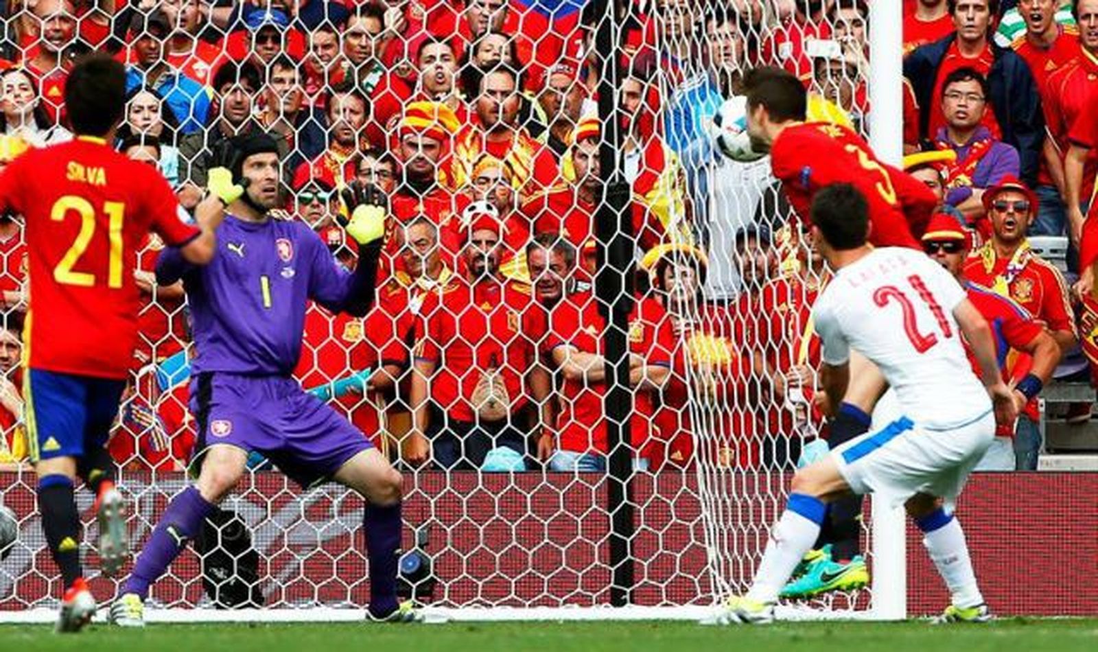 1-0. Piqué da el triunfo a España ante la República Checa