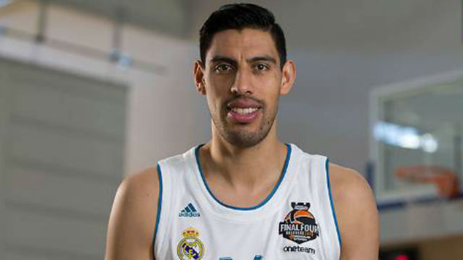 Gustavo Ayón