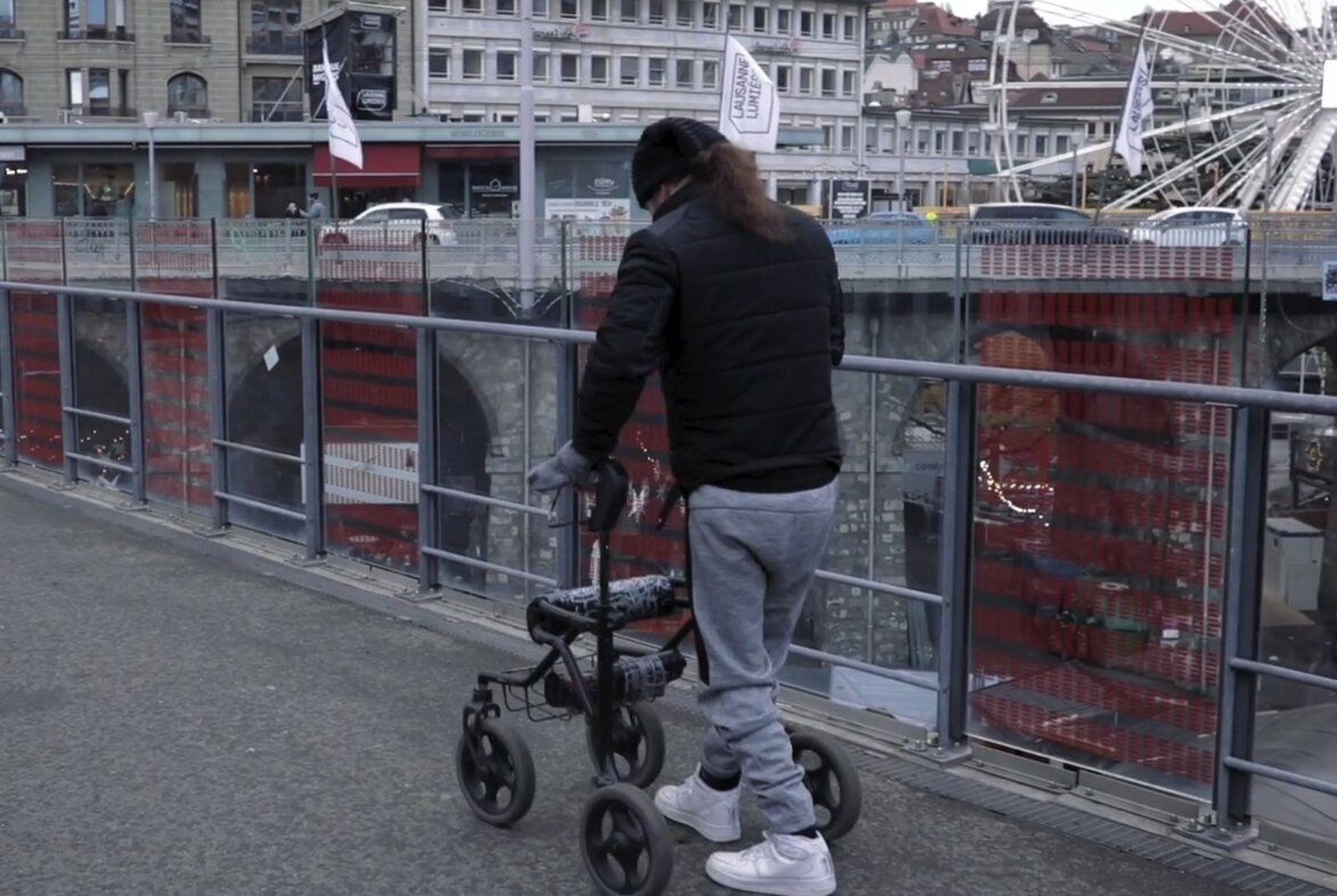 Un implante en la médula espinal permite andar en pocas horas a personas parapléjicas