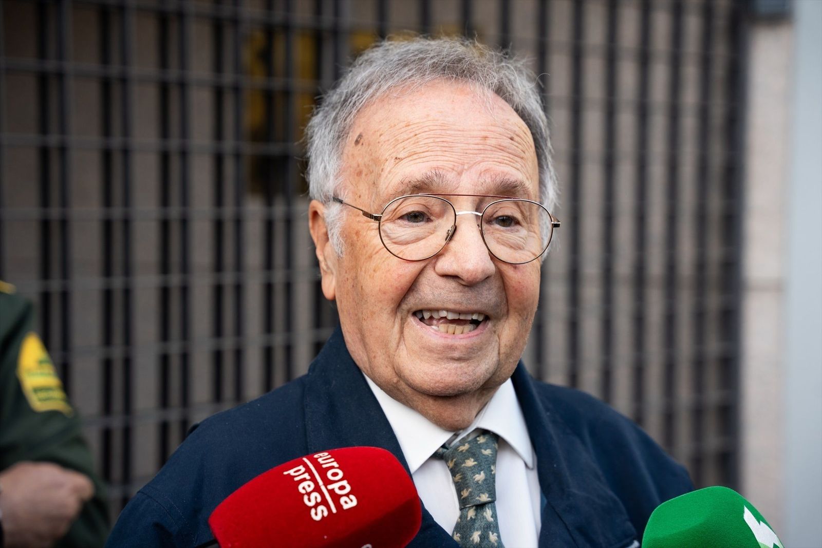 Manos Limpias denuncia que en las saunas del suegro de Sánchez se grabó a ministros