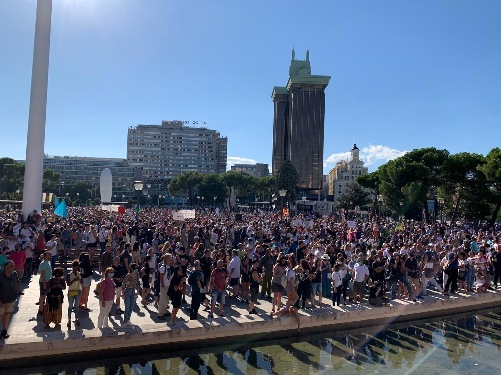 Multitudinaria concentración en  Colón contra el uso obligatorio  de la mascarilla