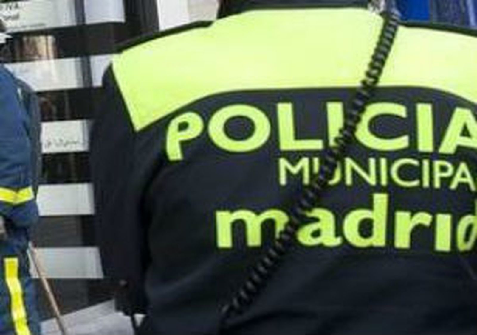 Detenido un hombre en Ciudad Lineal  por llevar drogas y un arma prohibida en su vehículo