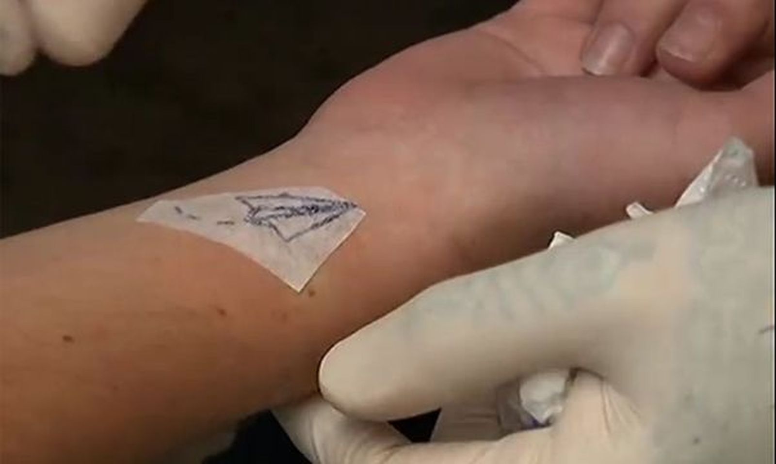 Los Teatros del Canal ofrecen 20 tatuajes gratis con motivo del estreno de 'El cabaret de los hombres perdidos'