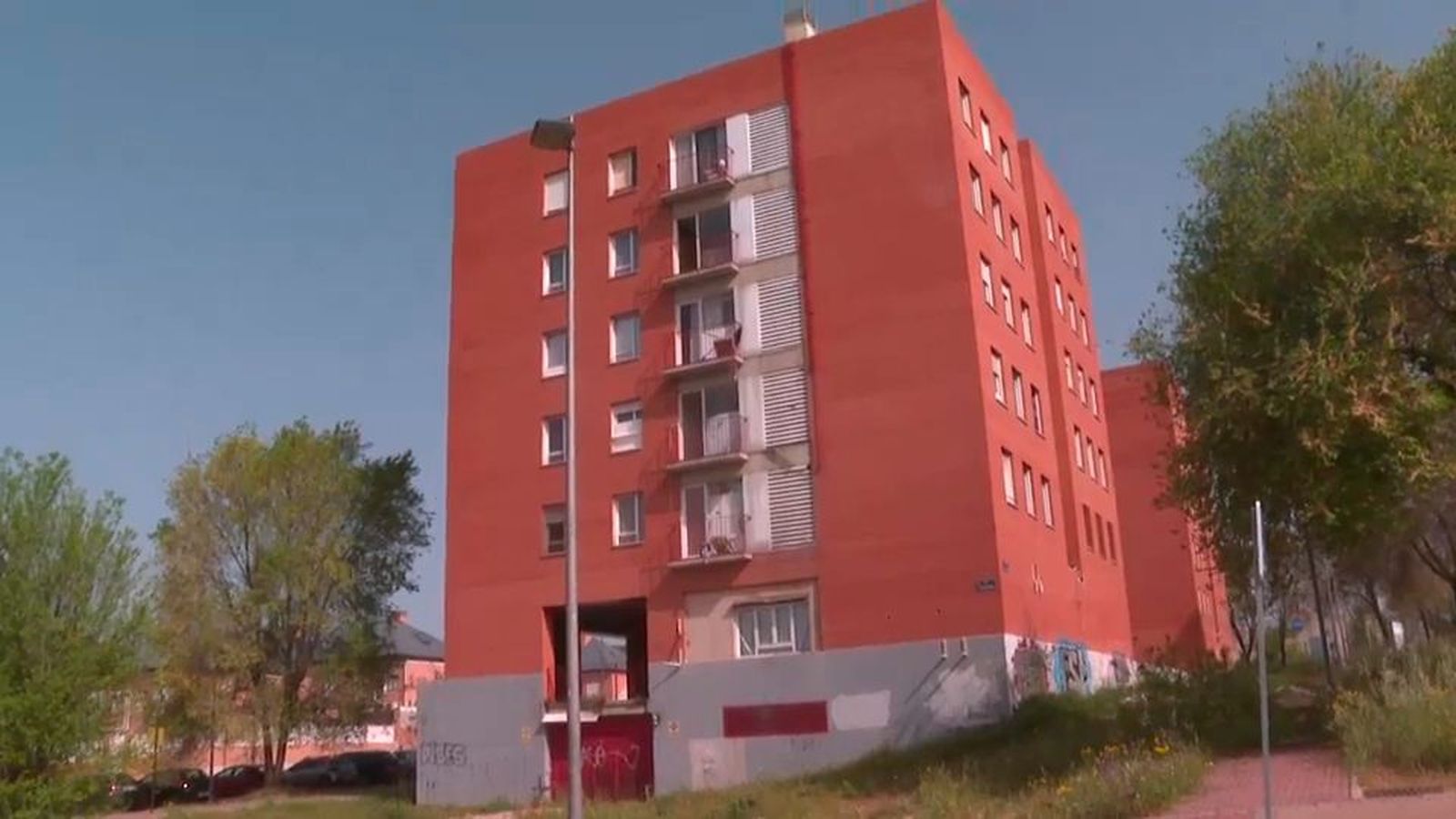 Vuelve la pesadilla a los vecinos de la calle Praga de Alcorcón con las ocupaciones en un edificio de la Sareb