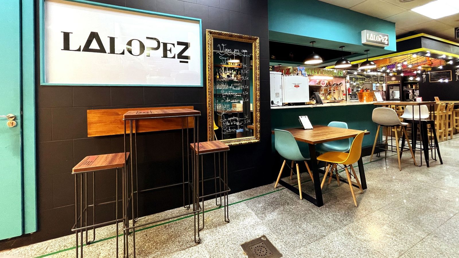 LaLópez, el pequeño restaurante que le ha dado una nueva vida al Mercado de Antón Martín