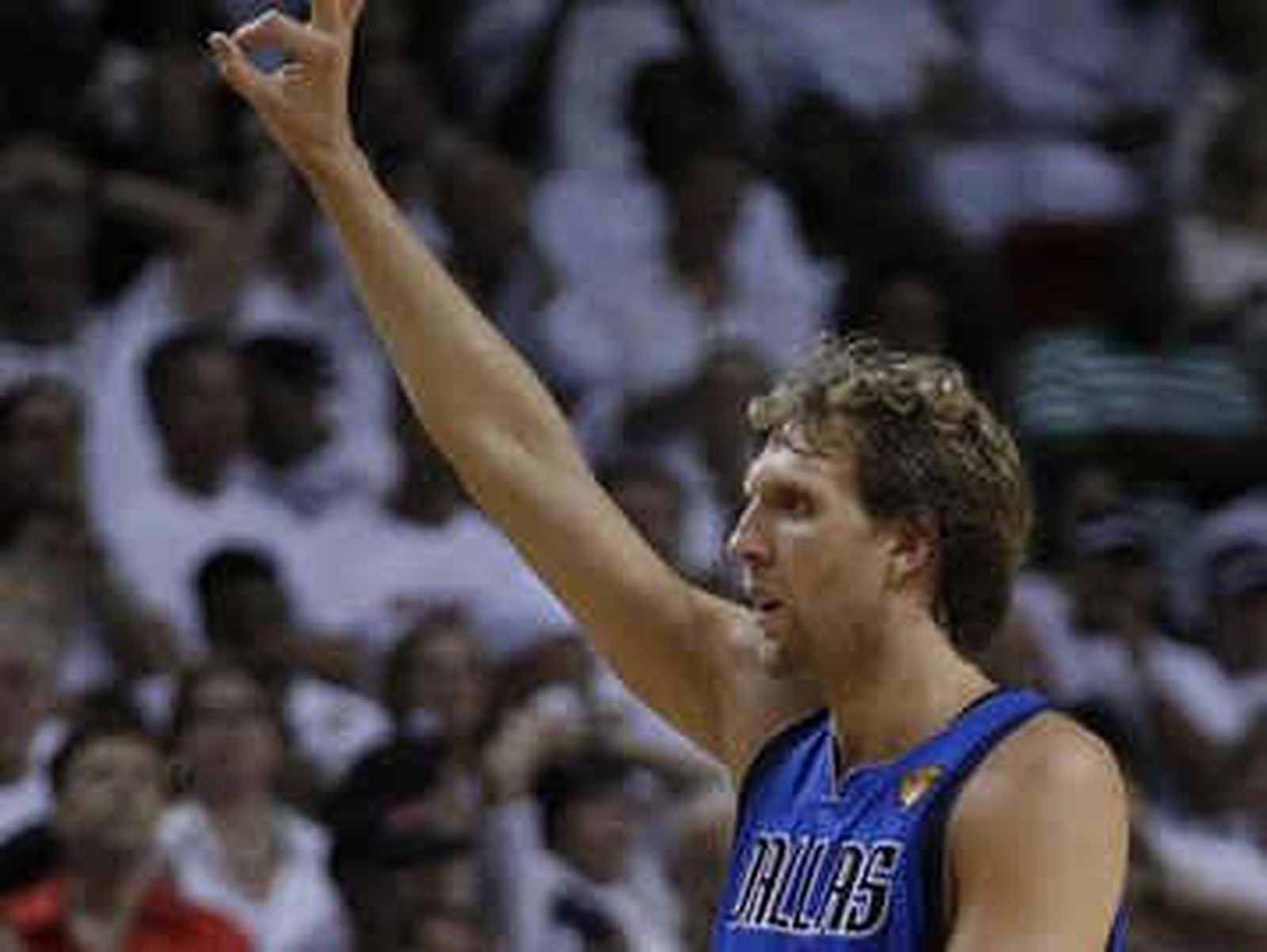 Un imperial Nowitzki lidera la remontada de los Dallas Mavericks