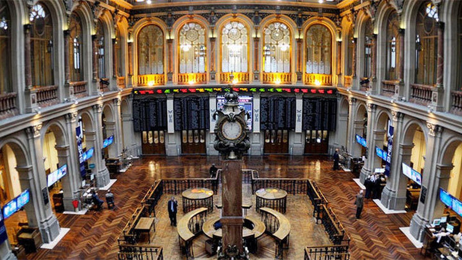 El Ibex 35 se impulsa un 1,2%  y recupera los 8.500 enteros tras caer el 'viernes negro' por la nueva variante del Covid