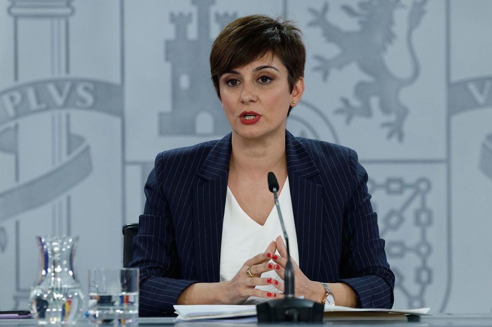 El Gobierno pide "prudencia" y "cautela" ante una posible crisis financiera y destaca la confianza en la banca