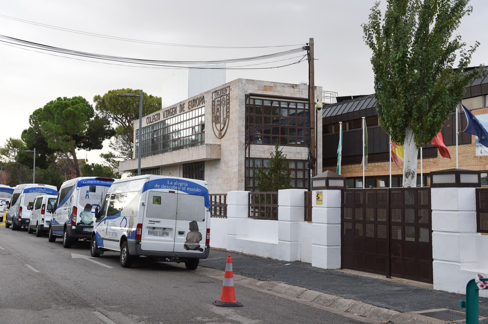 Otras cinco familias denunciarán al profesor investigado de Boadilla por grabar a más alumnas