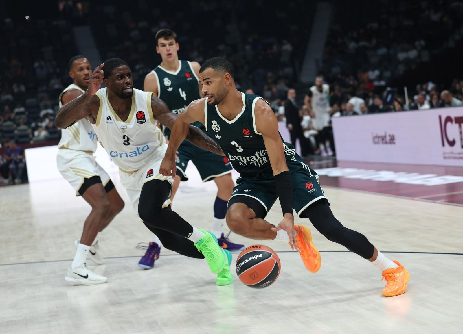 Timothé Luwawu-Cabarrot ante el Dubai
