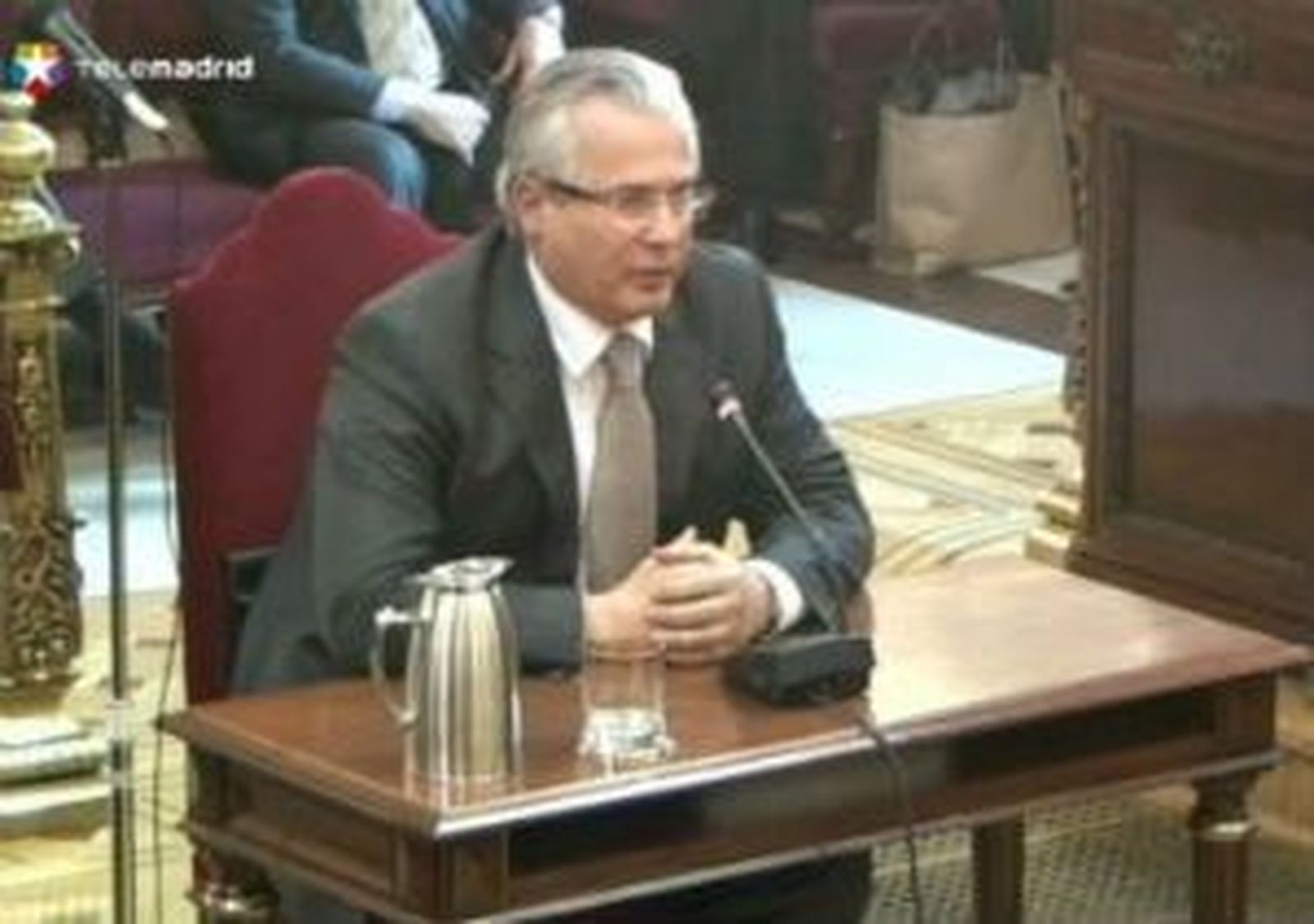El Tribunal Supremo absuelve a Garzón por mayoría en la causa del franquismo