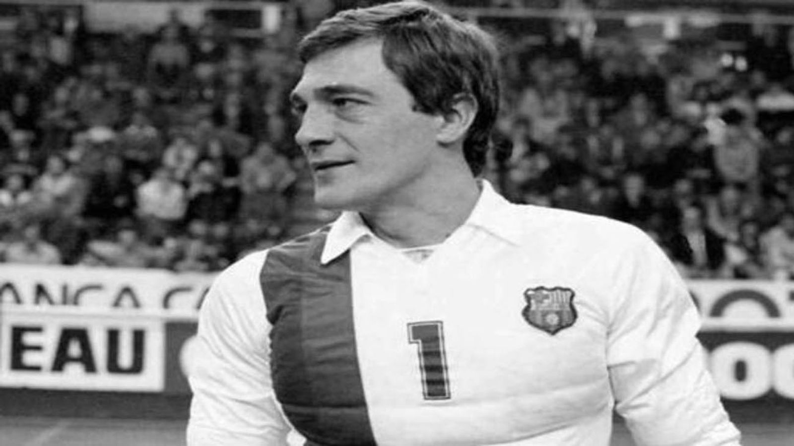 Carlos Trullols (Barcelona, 1948), uno de los mejor porteros de hockey patines de toda la historia, falleció el 12 de abril. Trullols, de 72 años, jugó en el club azulgrana entre 1977 y 1083. Antes había jugado en el Vendrell, Espanyol, Cerdanyola y Vilanova.