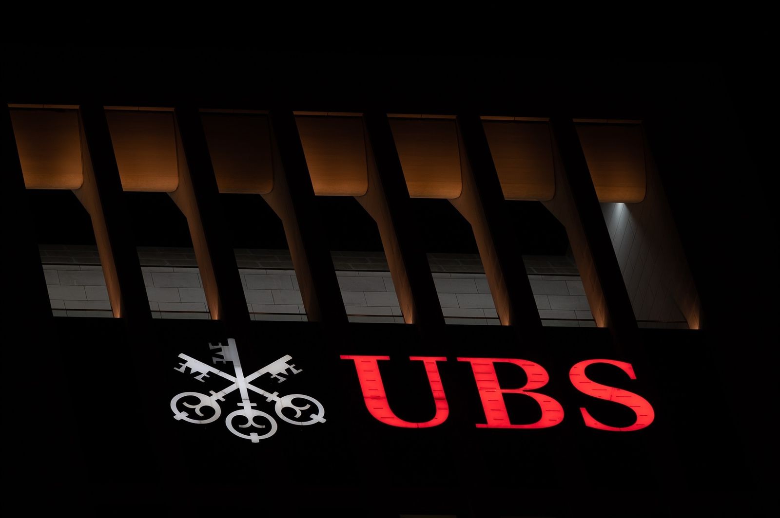 UBS compra Credit Suisse por más de 2.000 millones de dólares