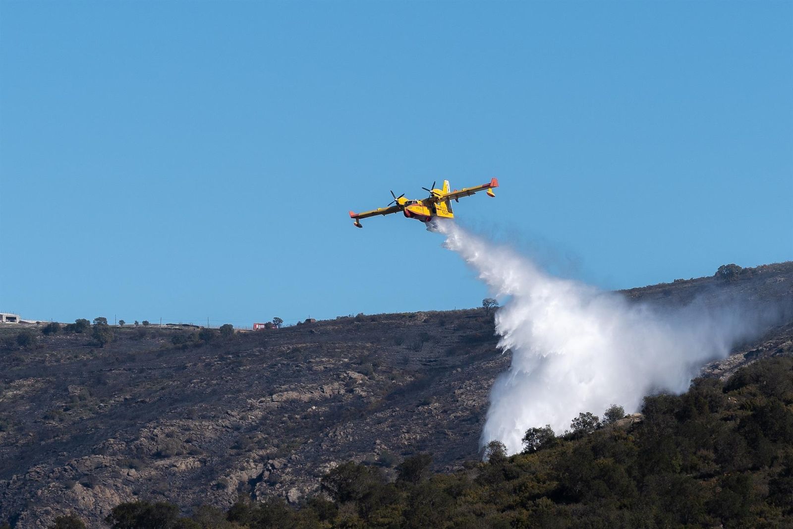 Controlado el incendio de Roses, Girona, tras quemar 444 hectáreas
