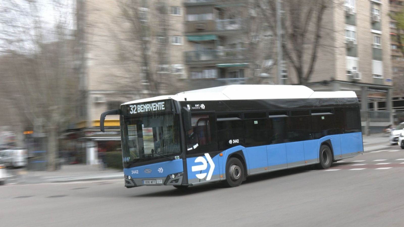 Los mayores de Moratalaz piden una parada de bus frente al centro de día