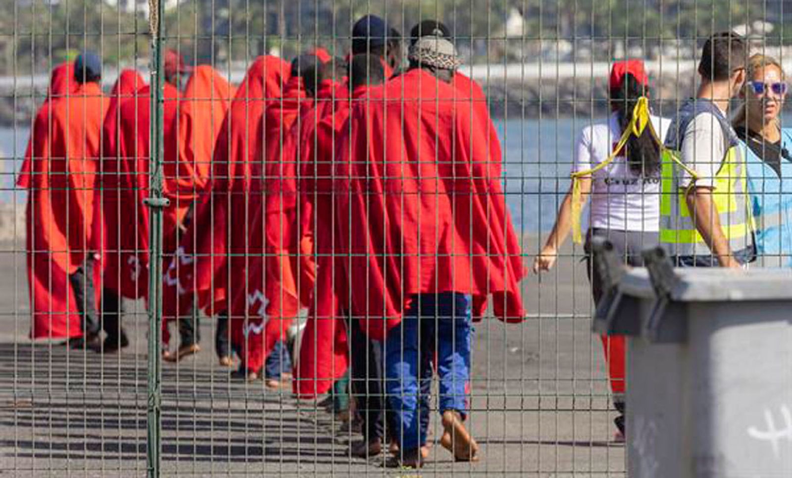 Un nuevo cayuco llega a Tenerife con unas 130 personas a bordo