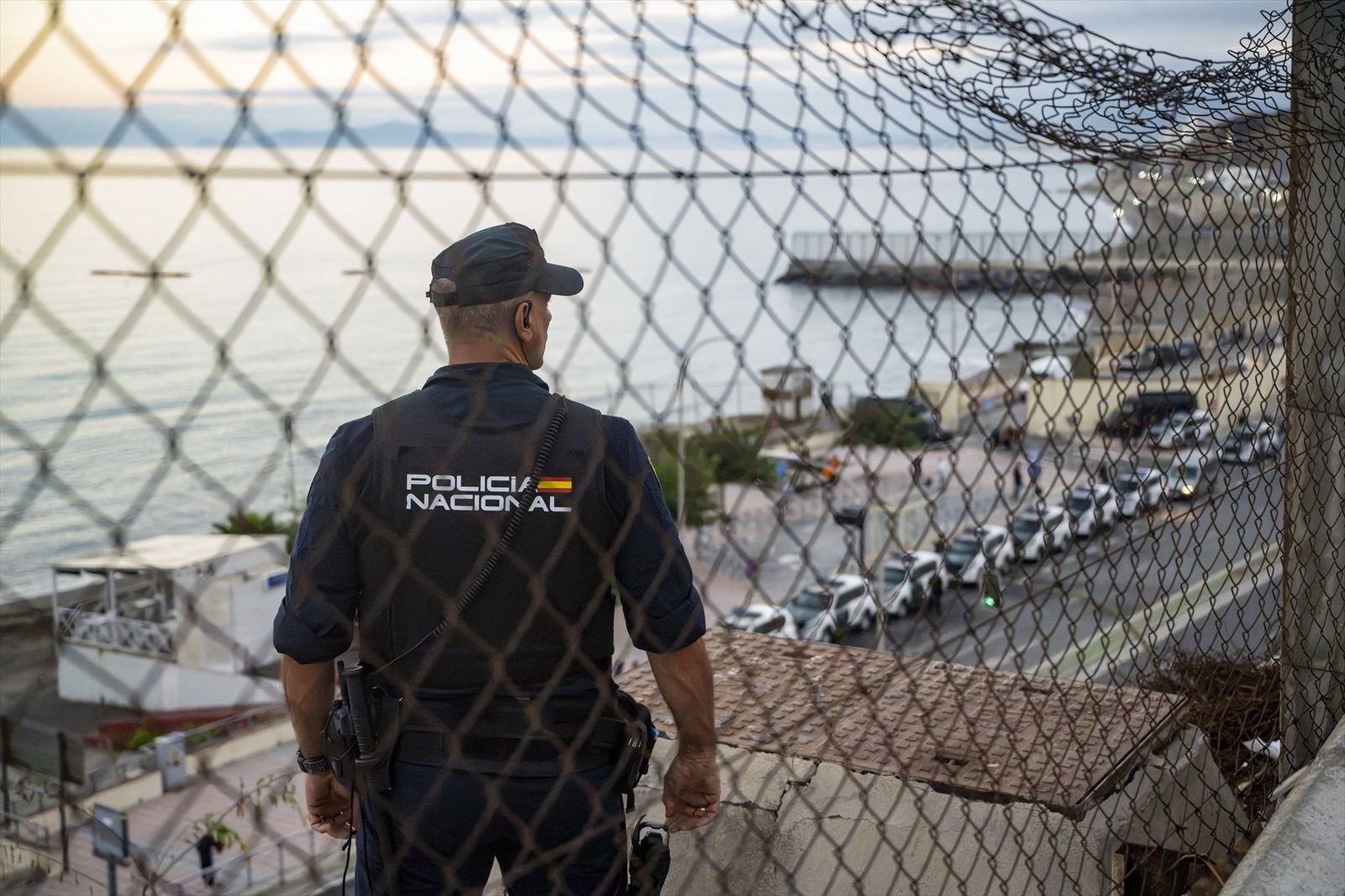 La Policía busca a 12 presuntos yihadistas que entraron en Ceuta durante la llegada masiva de julio