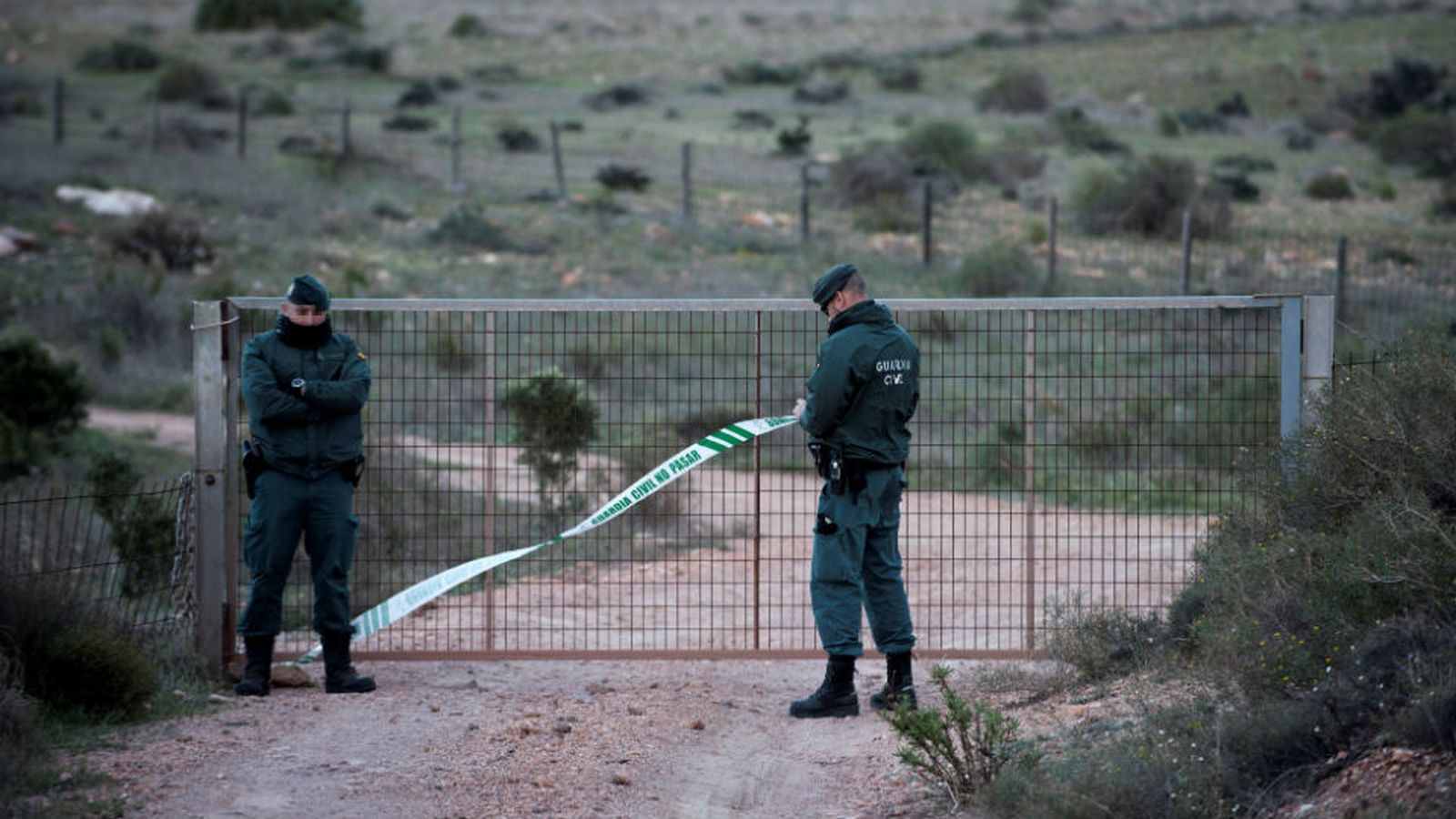 Efectivos de la Guardia Civil en las inmediaciones del pozo el que podría haber estado el niño Gabriel Cruz