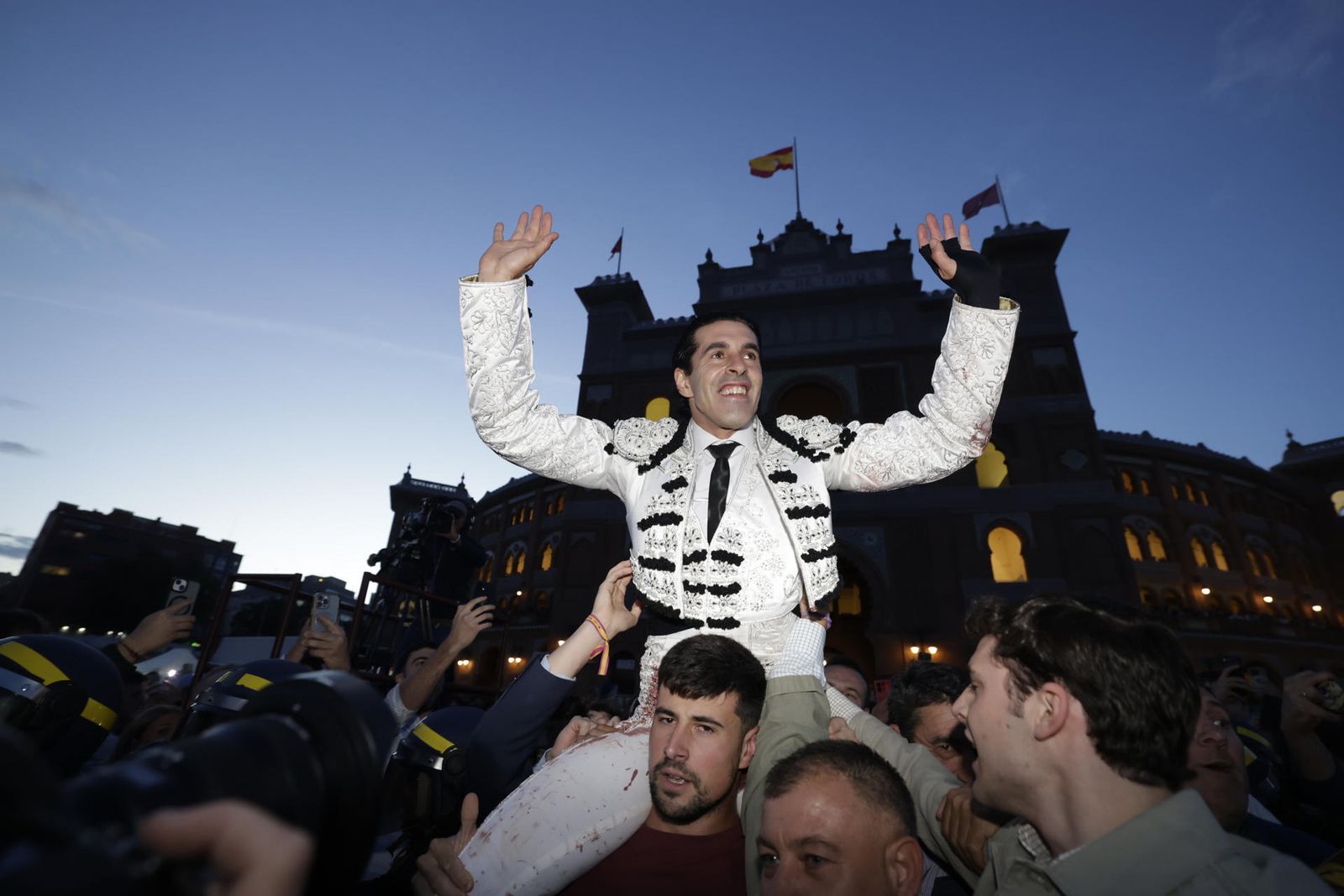 Puerta Grande de Alejandro Talavante en la primera de la Feria de San Isidro