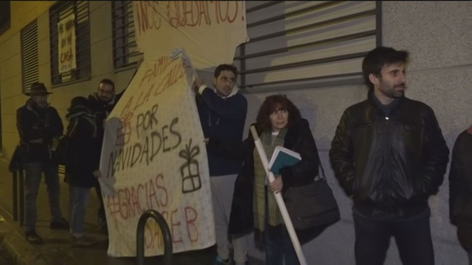 Varias familias de Carabanchel, pendientes de un desahucio inminente