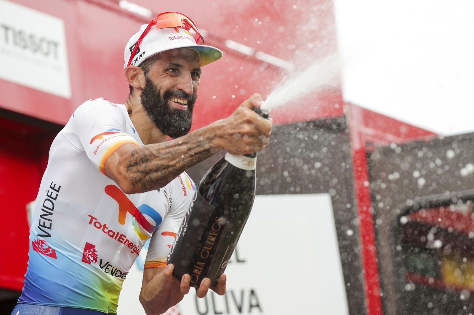 Geoffrey Soupe celebra en el podio tras ganar la séptima etapa de La Vuelta