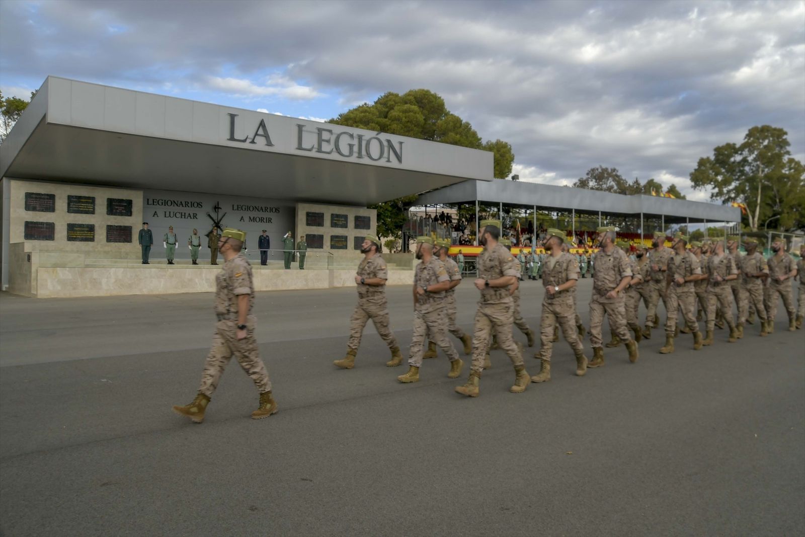 Legionarios  desfilan en una parada militar en Viator (Almería)
