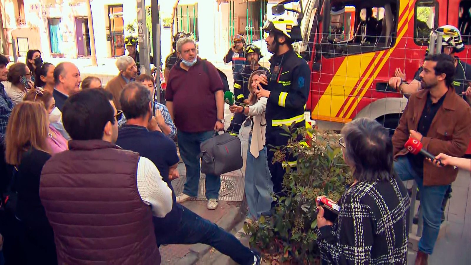 Estos son los vecinos de uno de los edificios colindantes al que  estalló en General Pardiñas que volverán hoy a sus casas