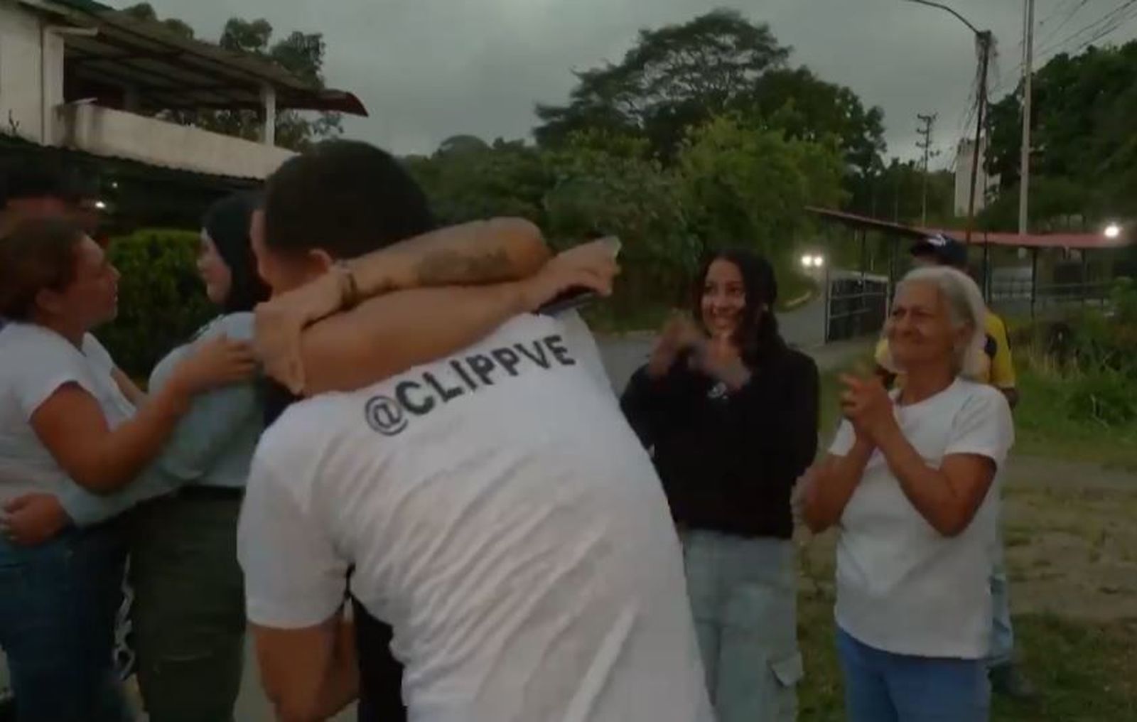 Venezuela libera a 75 presos políticos y exige una liberación masiva