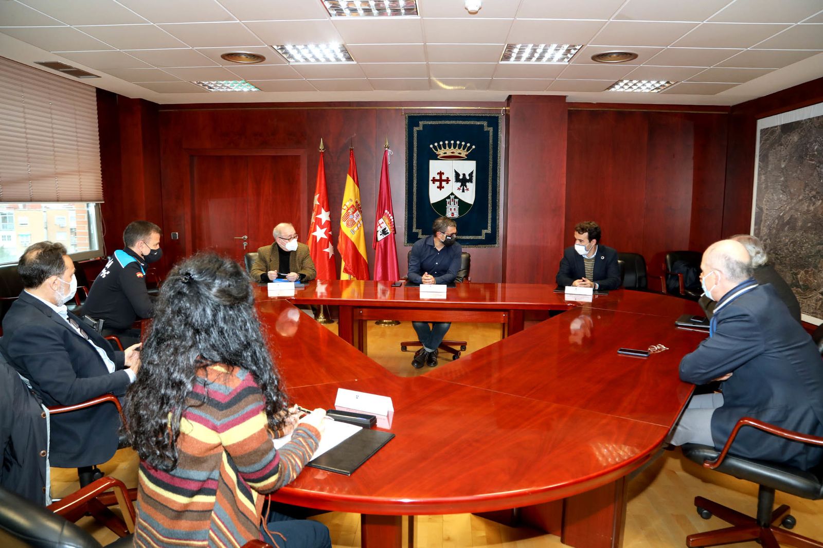 Firma del convenio entre la patronal y Ayuntamiento de Alcobendas para la ampliación de los autobuses interempresas