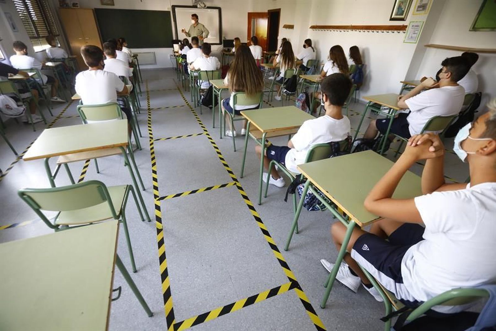 Educación defiende que los colegios de Madrid sigan abiertos aunque haya confinamientos