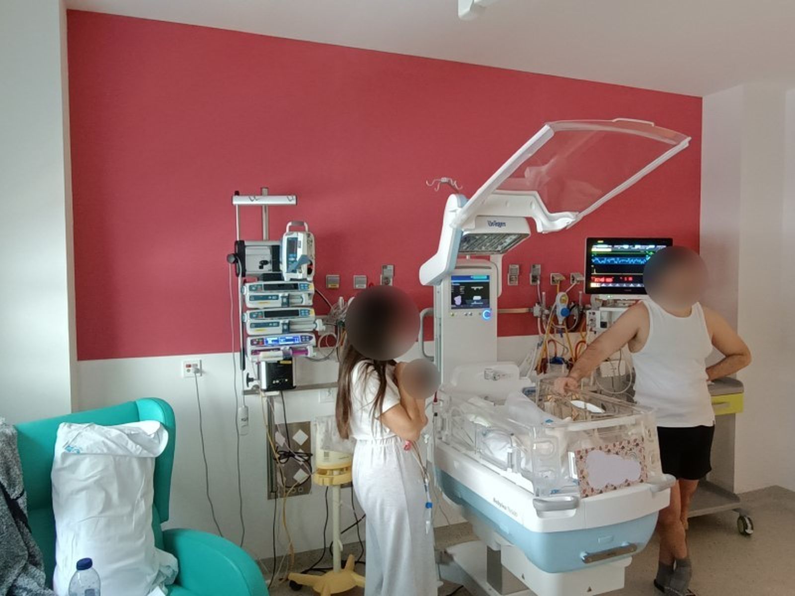Unidad de cuidados intensivos de neonatos en un hospital
