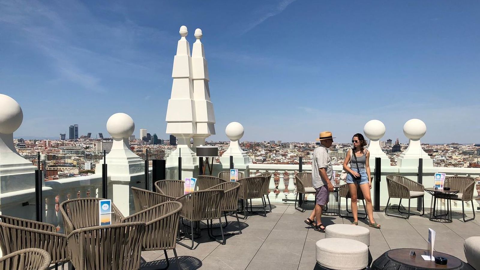 Terraza del hotel Riu en Madrid