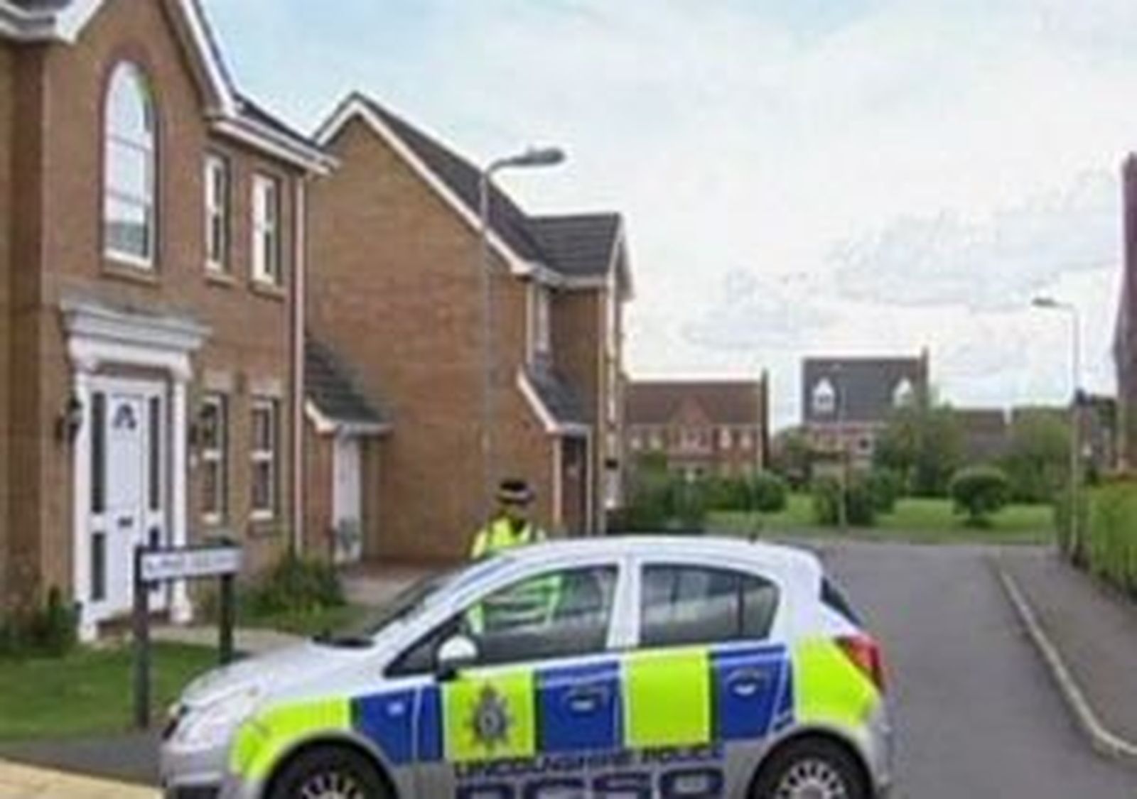 La policía interroga a dos supuestos cómplices en el asesinato del soldado en Londres
