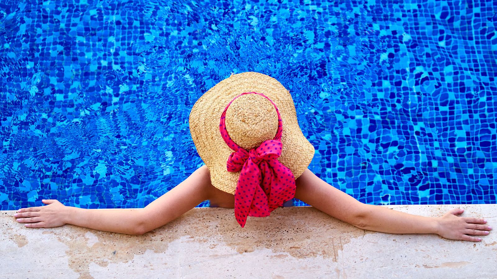 Mujer en una piscina