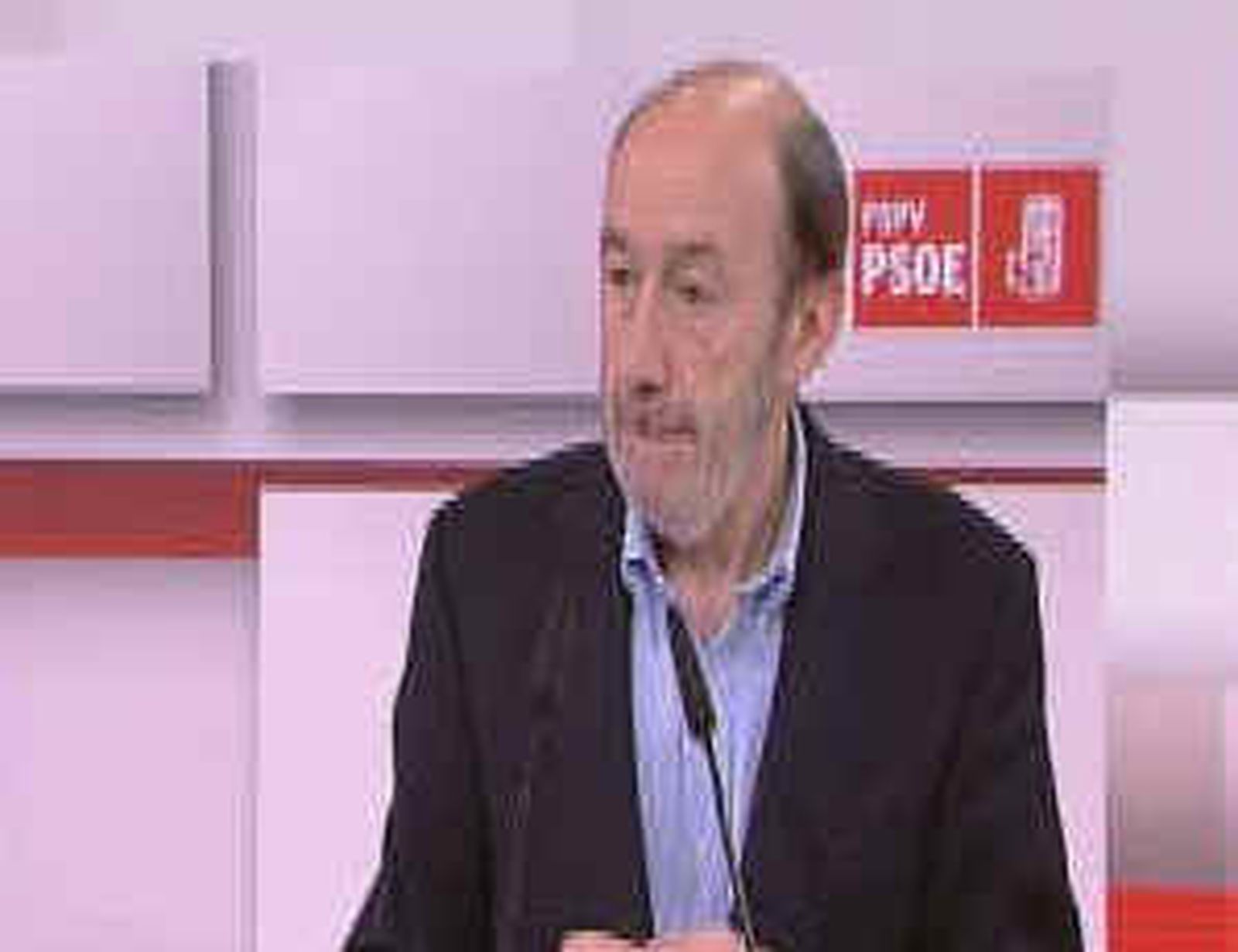 Rubalcaba dice que el PP "gana mucho menos  de lo que pierde España" con el debate sobre ETA