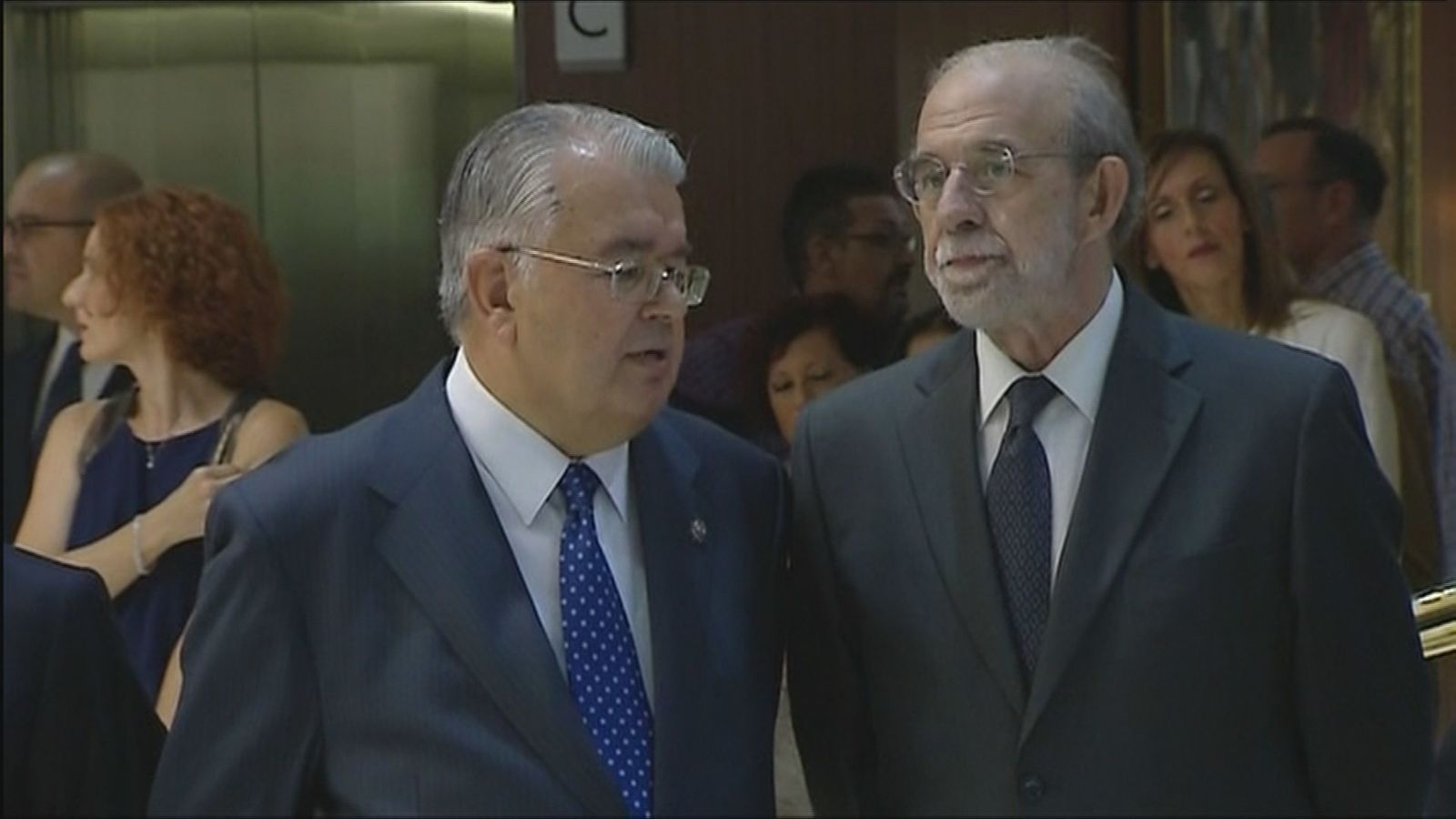 El magistrado Fernando Valdés, a la derecha de la imágen