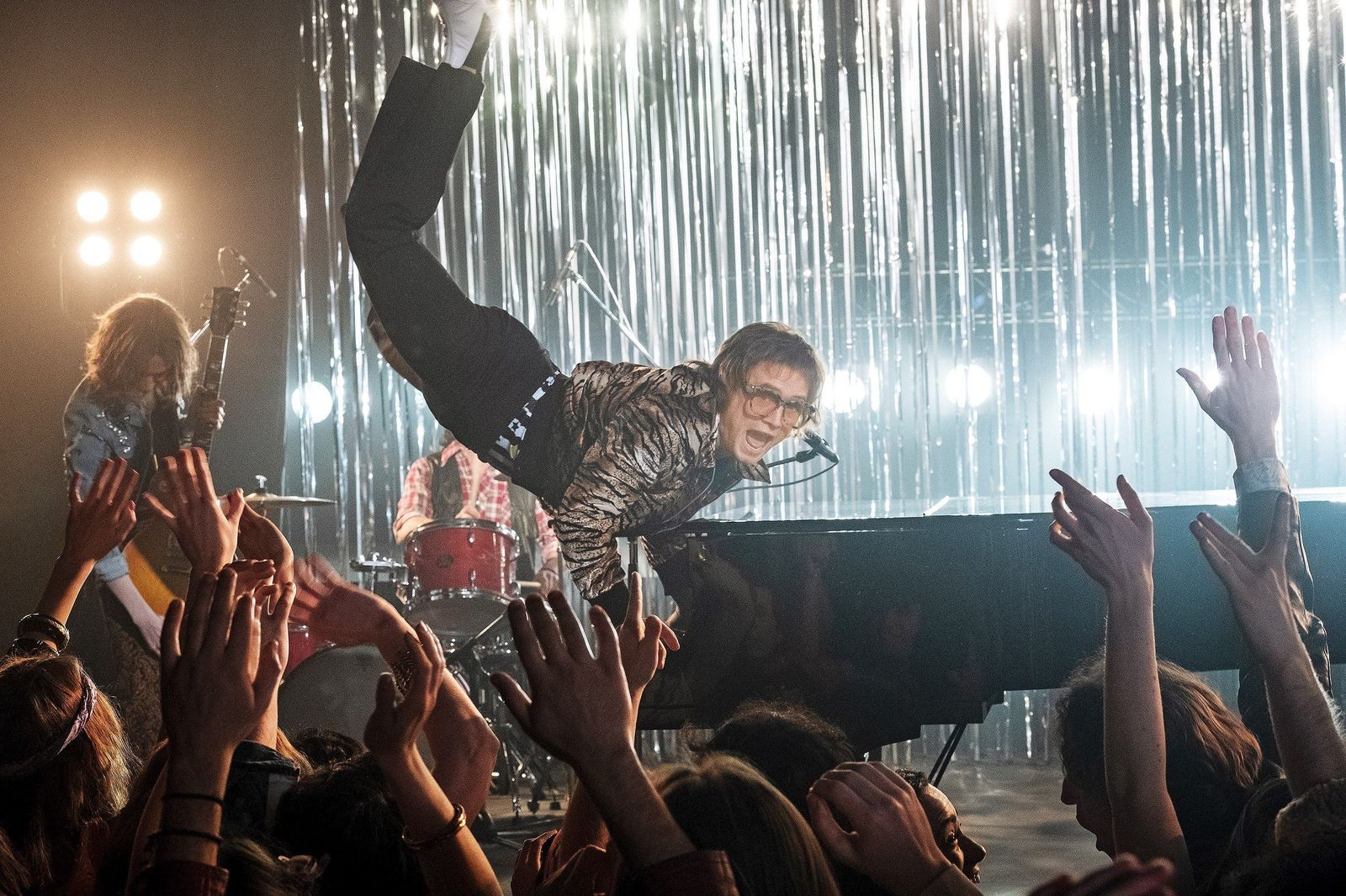 'Rocketman', la película que no esquiva mostrar la dura vida de Elton John