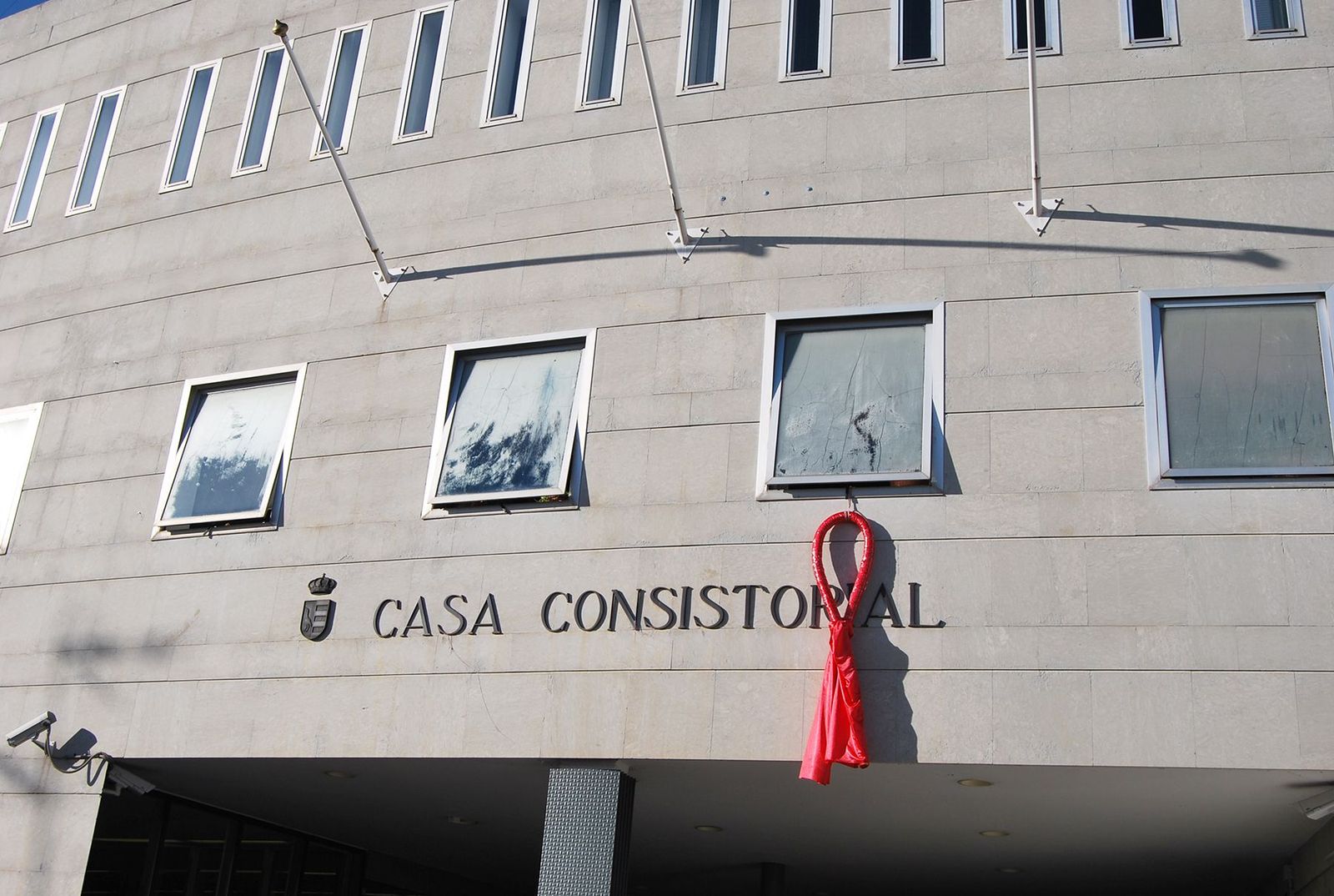 Parla rectifica ante la polémica por el precio de los servicios deportivos para enfermos de cáncer